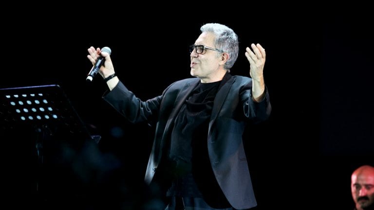   Zülfü Livaneli   Bir ağaç ölür, bir halk uyanır… diyecekti”