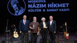 Nâzım Hikmet Dostluk Ödüllerin sahipleri Mim Melih Güneş ve Nataliya Rumyantseva