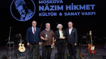 Nâzım Hikmet Dostluk Ödüllerin sahipleri Mim Melih Güneş ve Nataliya Rumyantseva